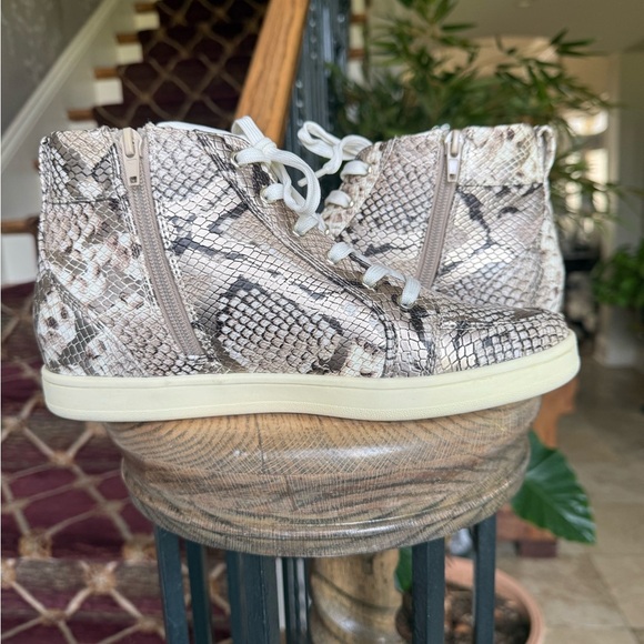 Call it Spring ladies vegan high tops snake print size 9 excellent condition - Picture 15 of 16